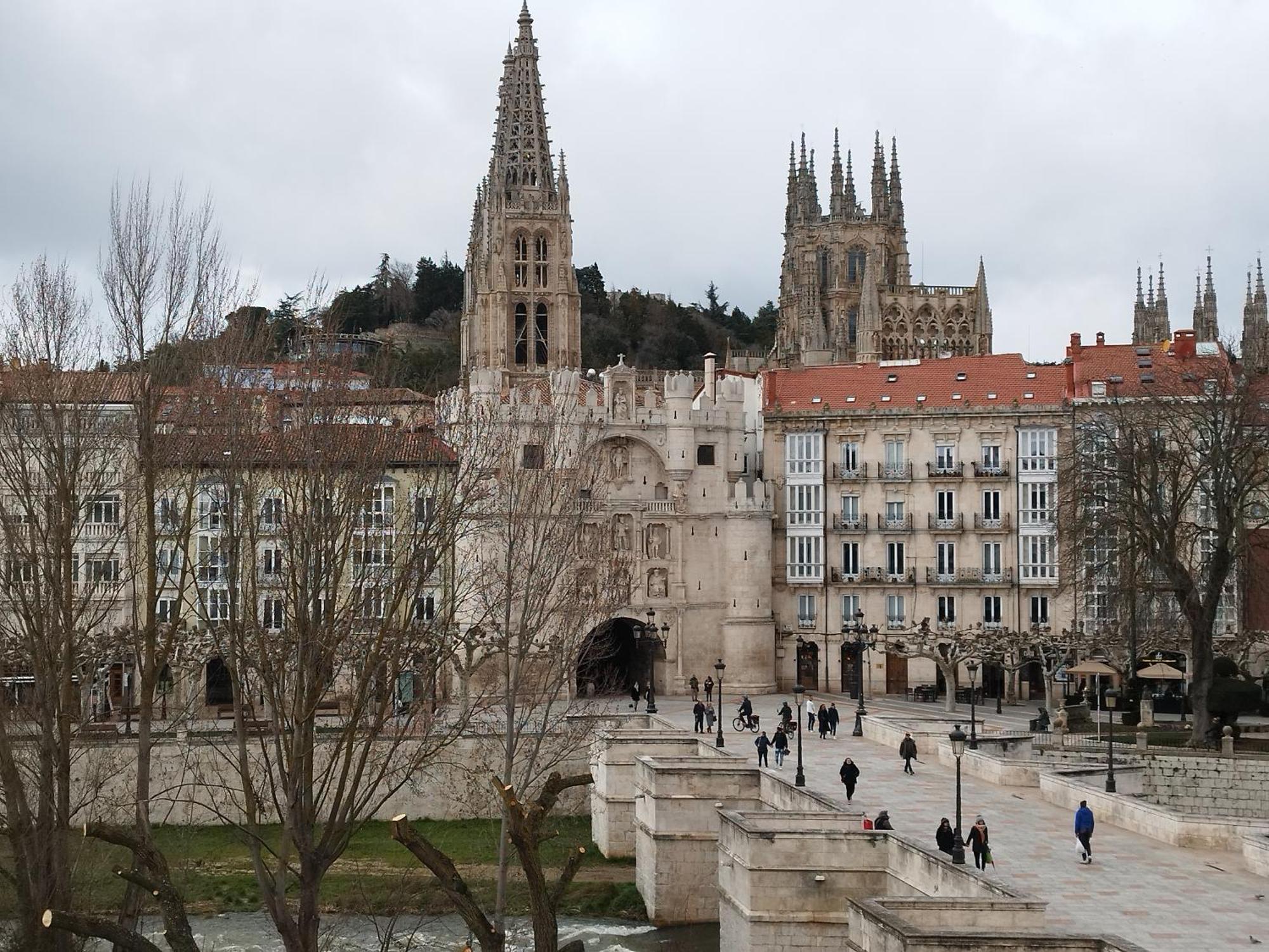 Burgos Contempla Centro Historico. Frente Al Arco Apartment Bagian luar foto